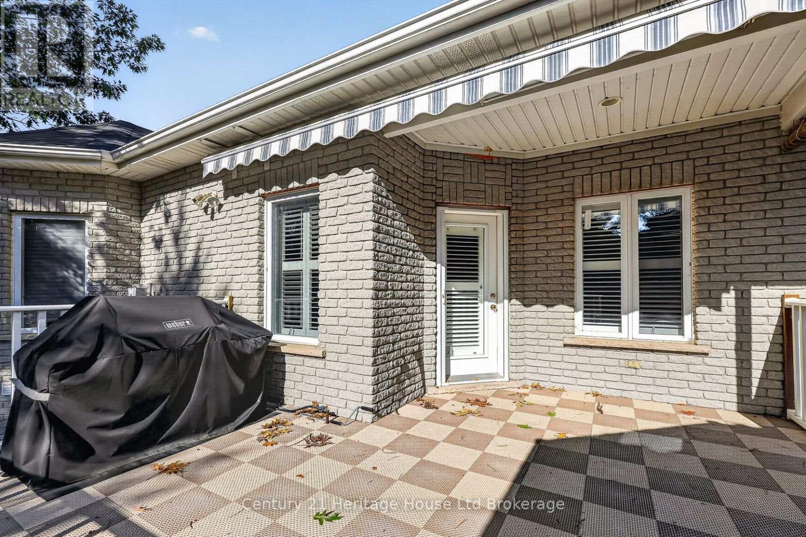 796 SPRINGBANK AVENUE N - Image 40