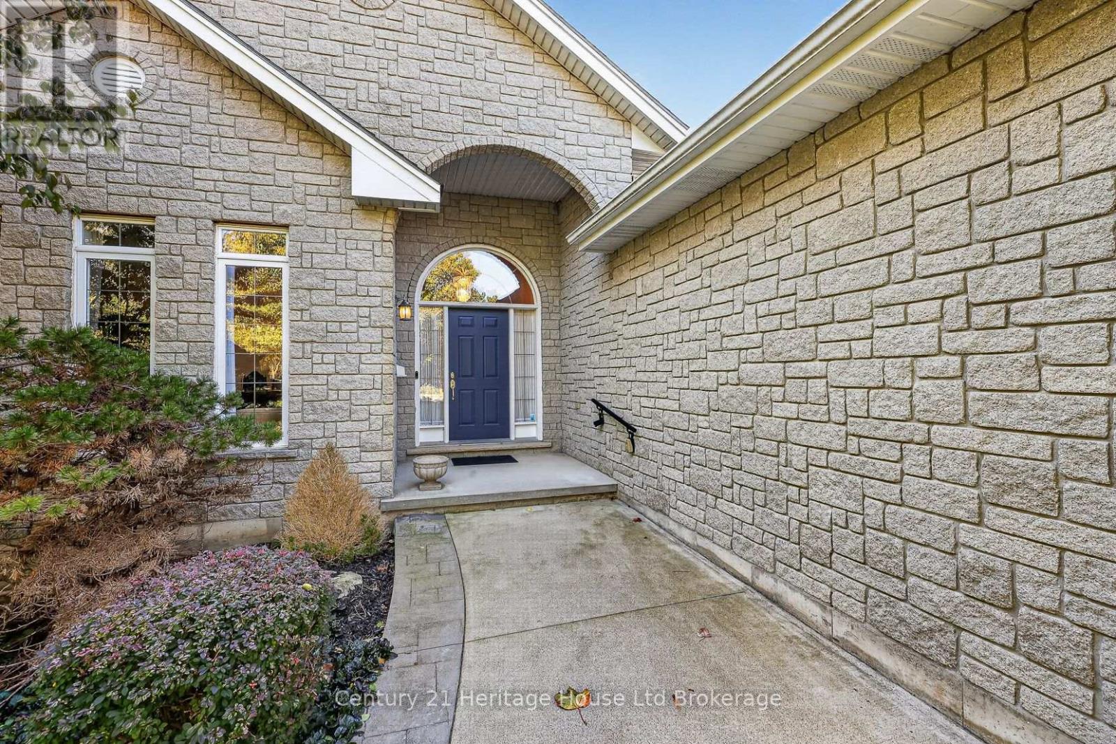 796 SPRINGBANK AVENUE N - Image 8
