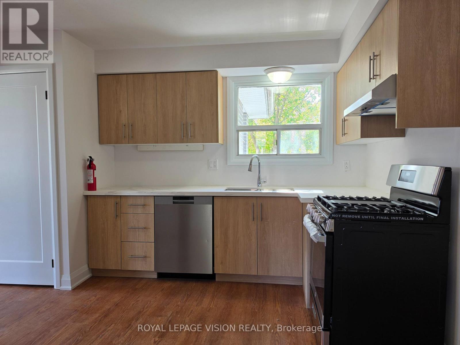 706 Leaside Street — photo 8