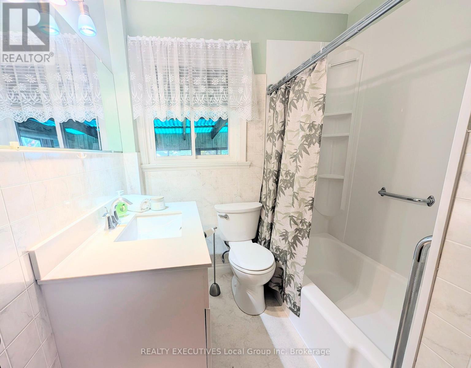 1374 Chapais Street — photo 10
