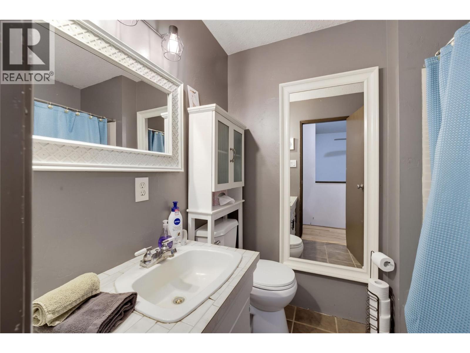  9020 Hummingbird Drive, Swansea Point