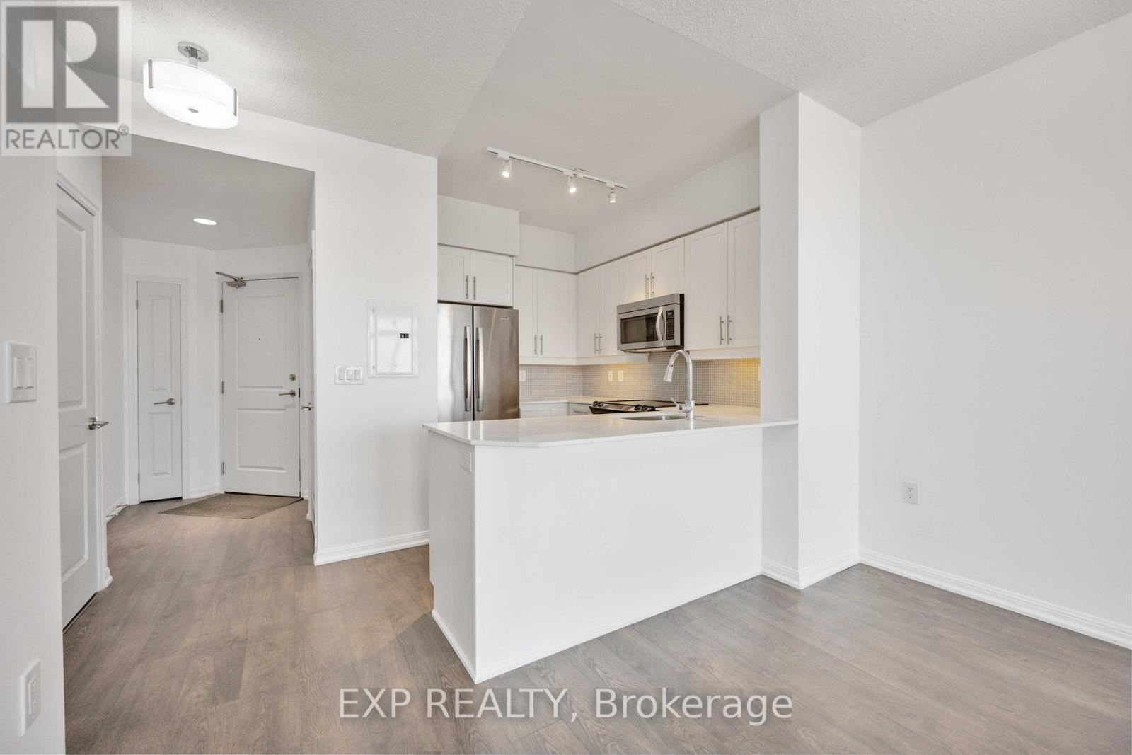 125 Western Battery Road — photo 14