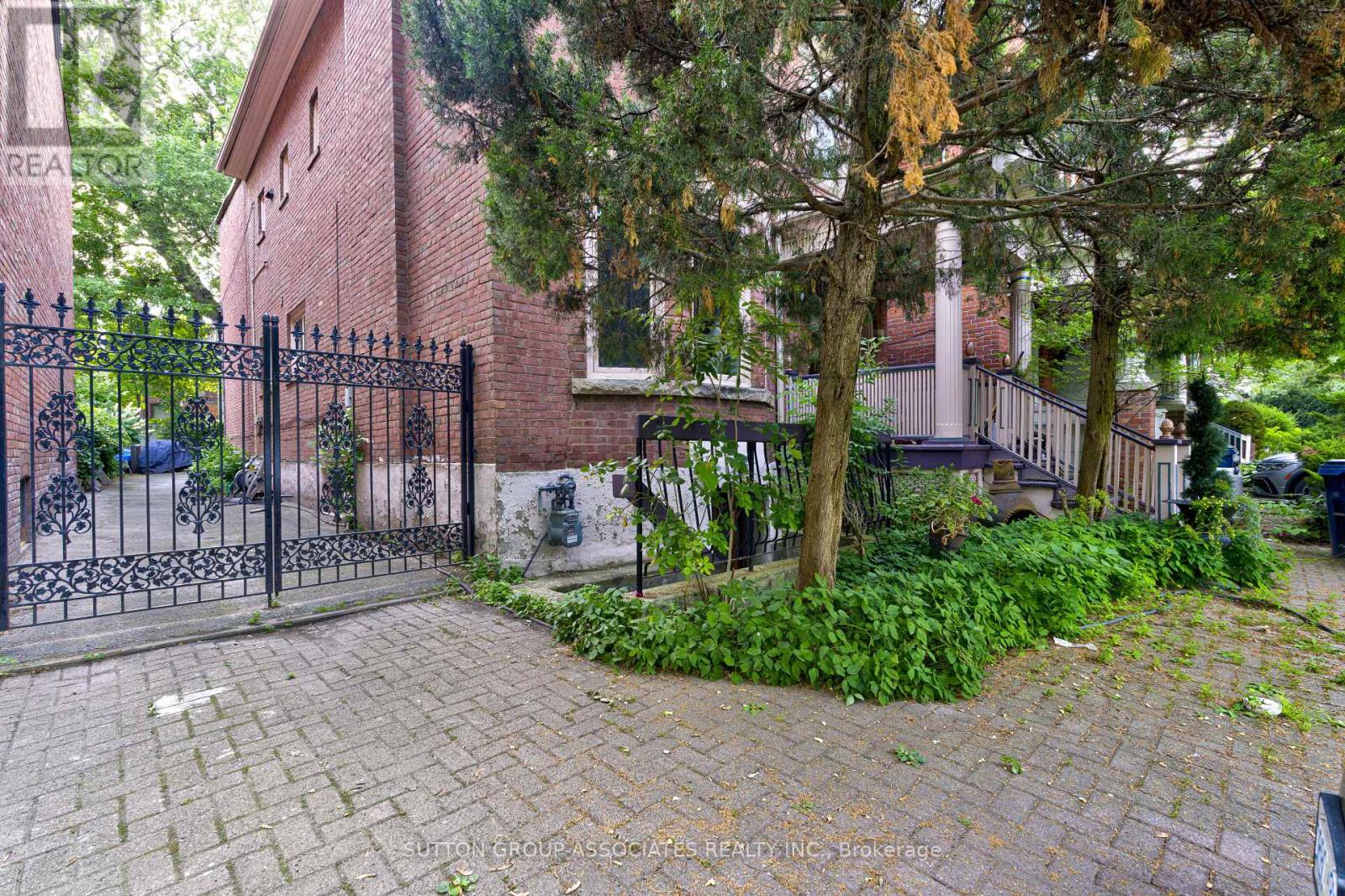 Photo of 192 Albany Avenue