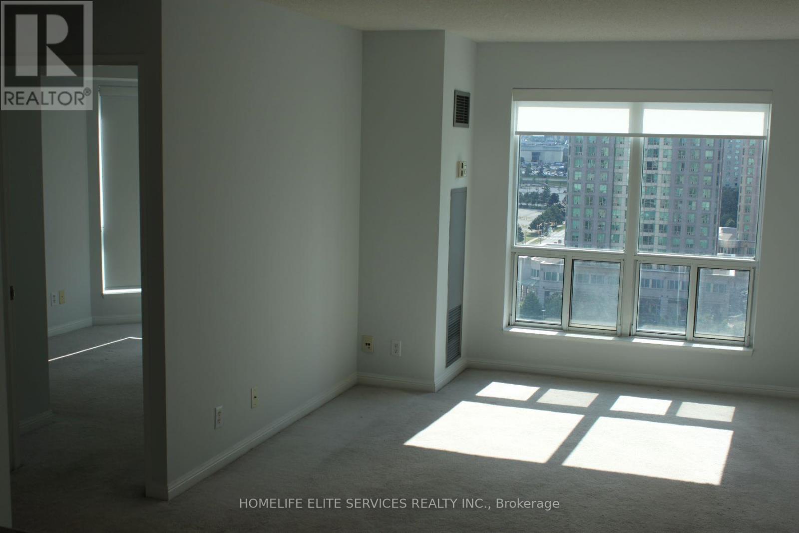 11 Lee Centre Drive — photo 4