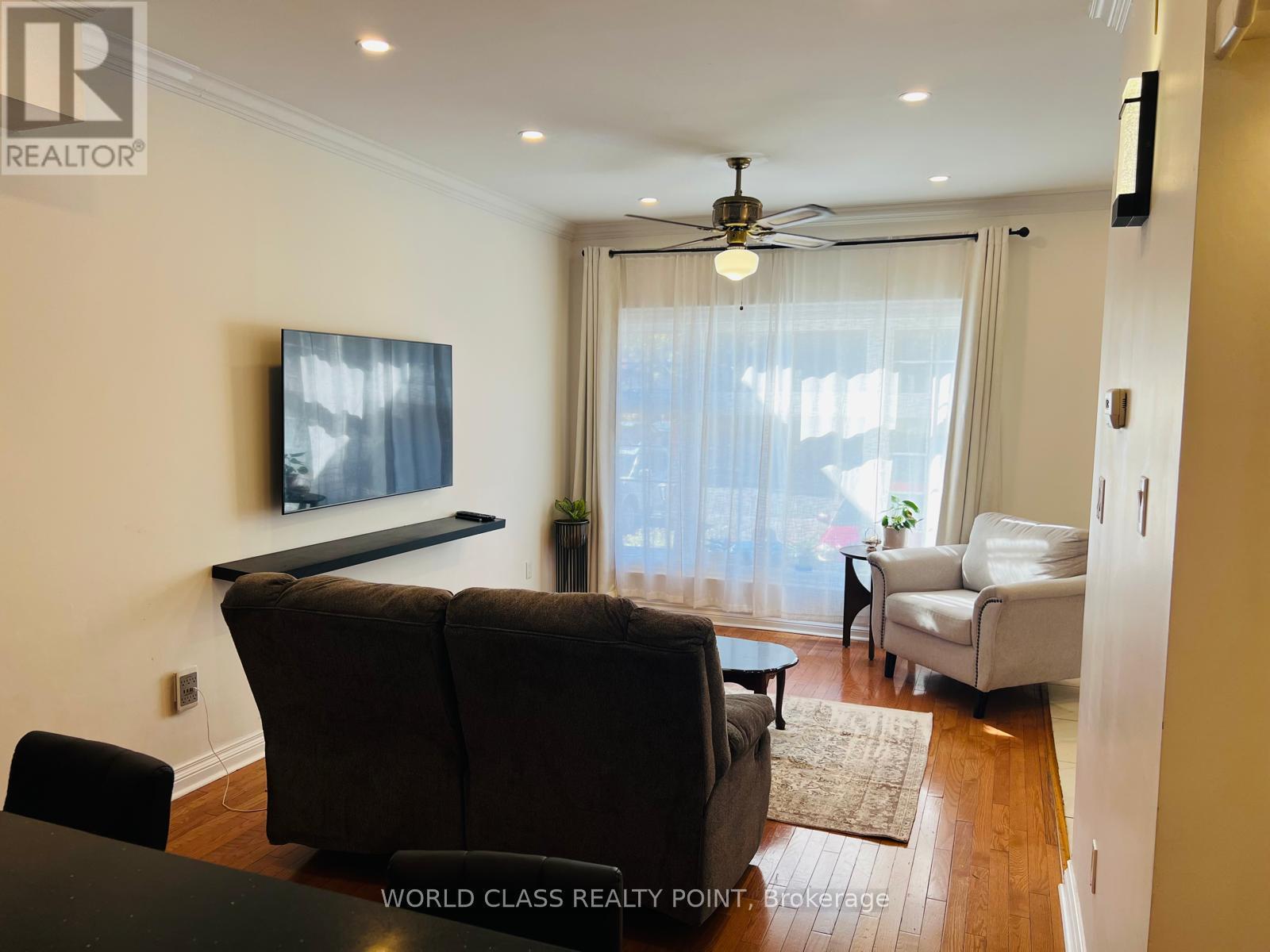 21 South Bonnington Avenue, Toronto, ON photo 11