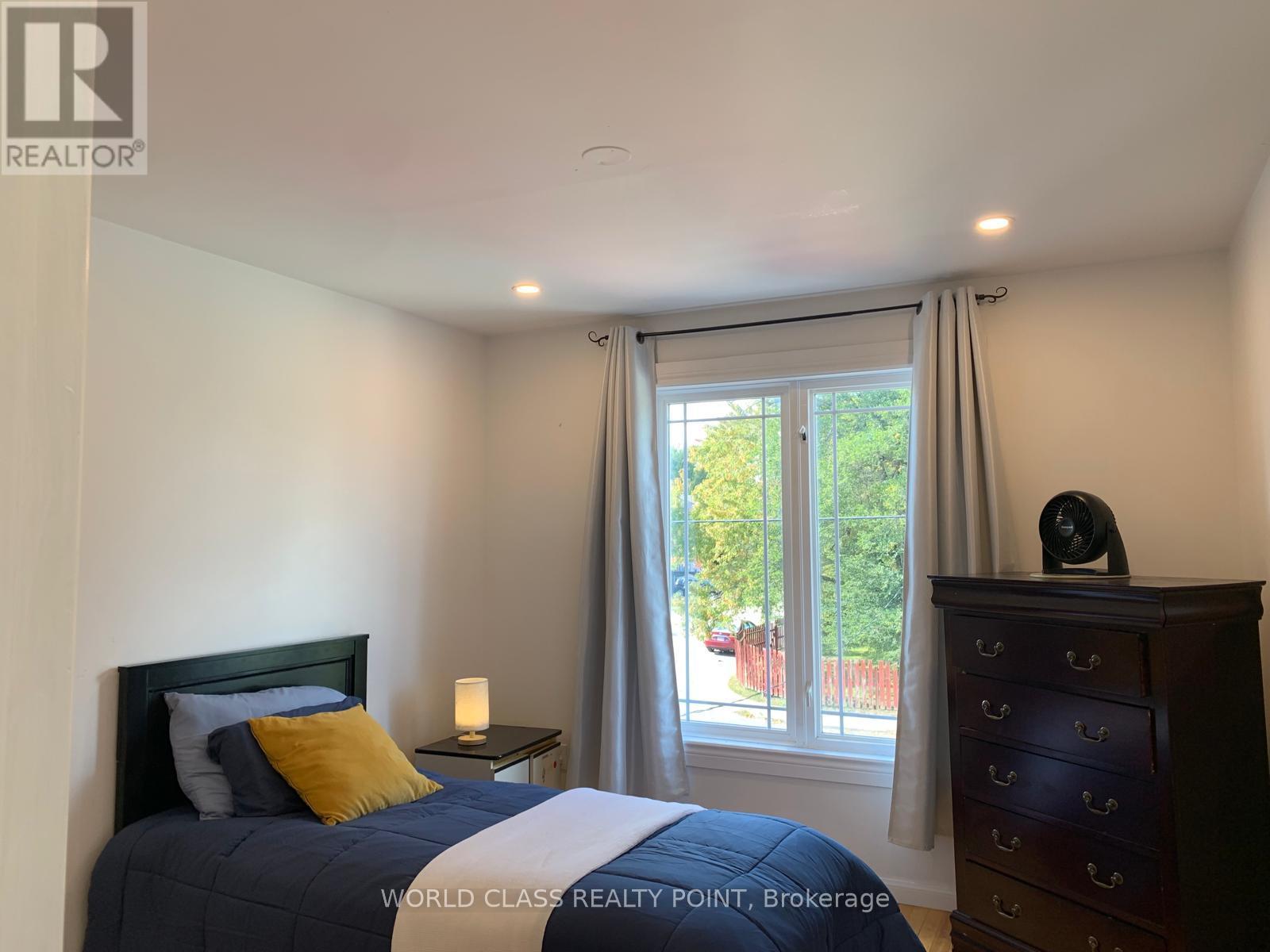 21 South Bonnington Avenue, Toronto, ON photo 38