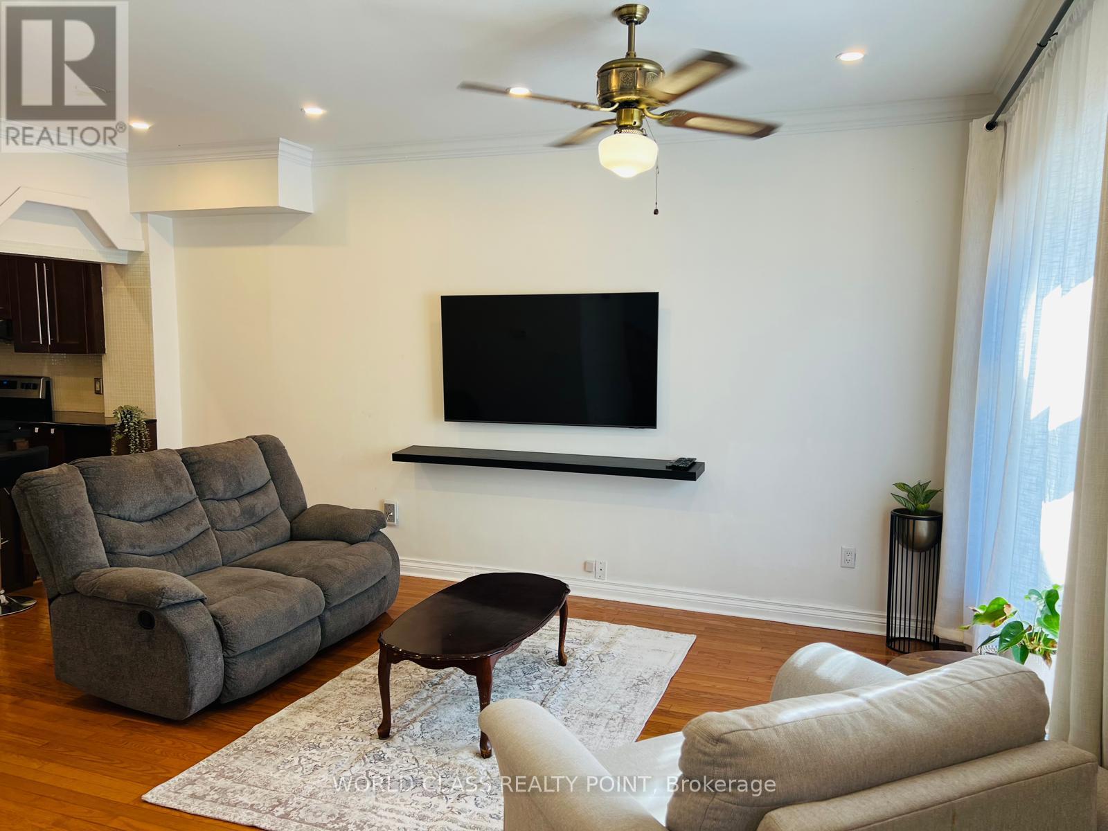 21 South Bonnington Avenue, Toronto, ON photo 8