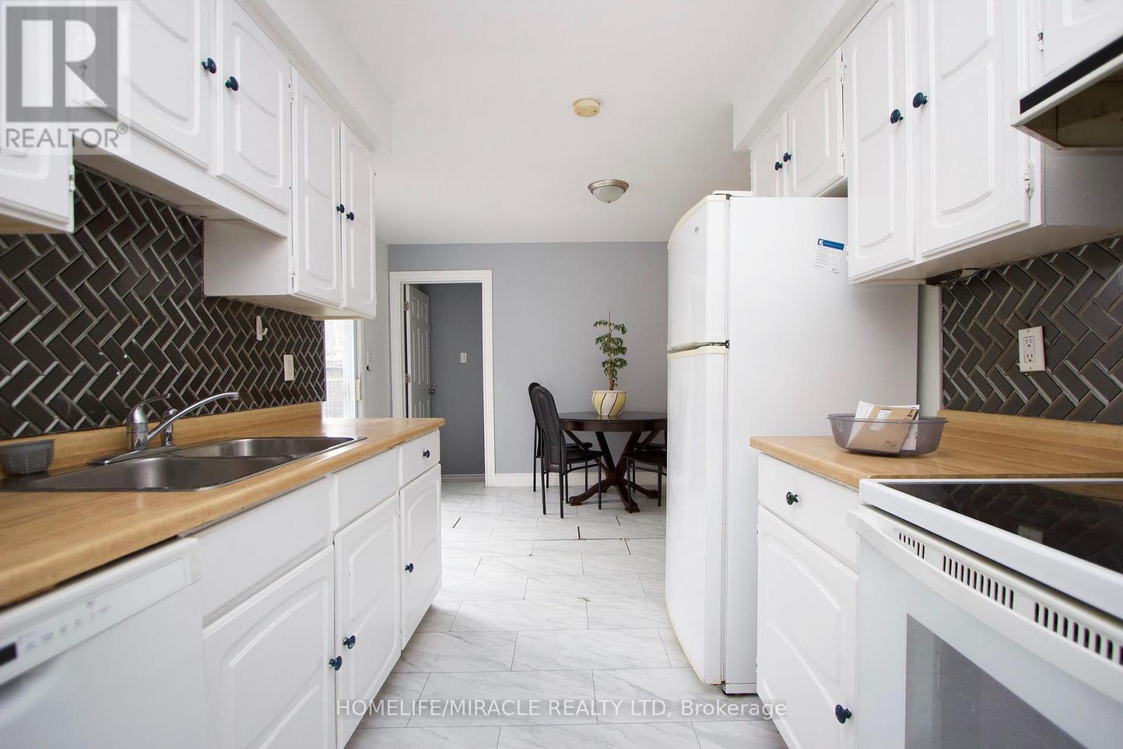 14 Pilkington Crescent, Whitby, ON photo 8