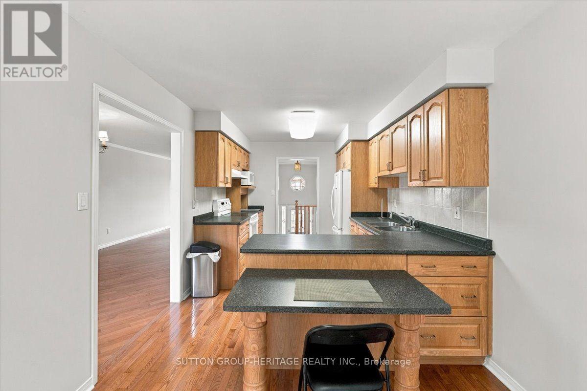 122 PERRYVIEW DRIVE - 12