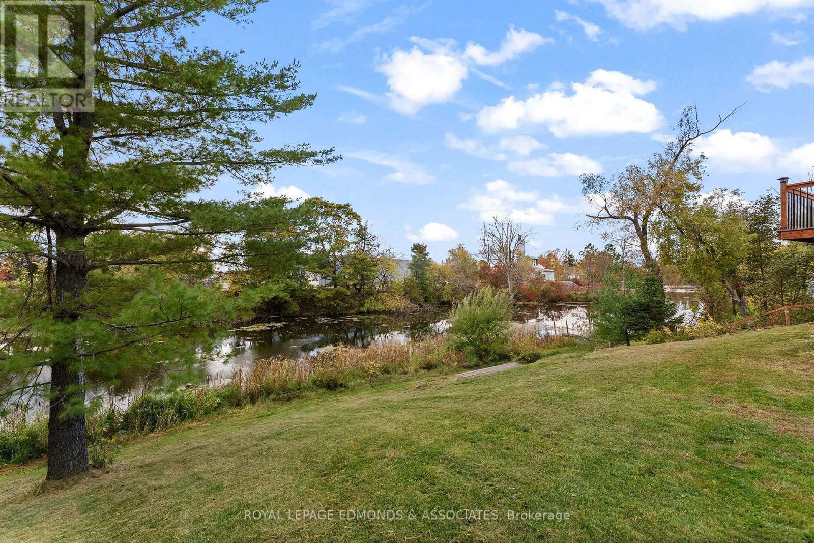 15 Hannah Street — photo 37
