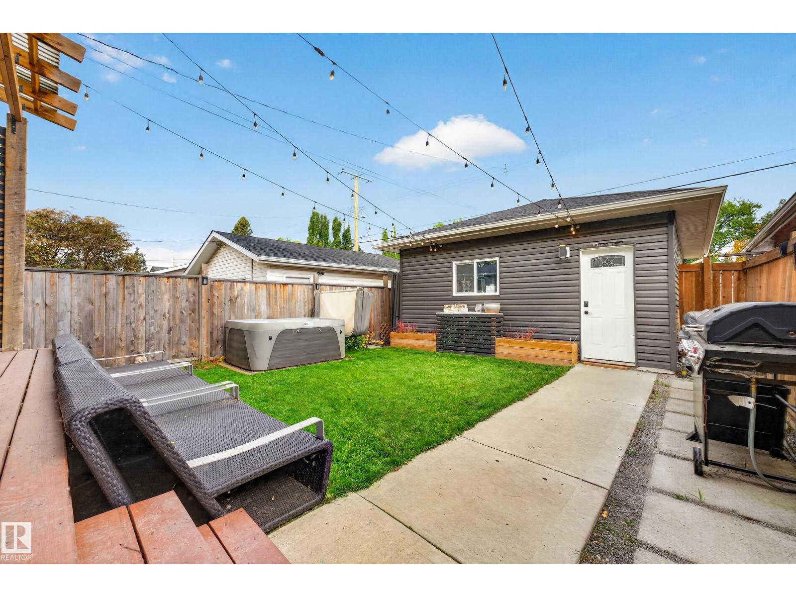 9320 71 AV NW - 54