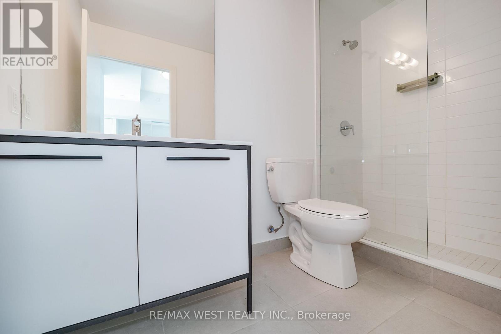 1103- 185 Deerfield Road, Newmarket, ON photo 7