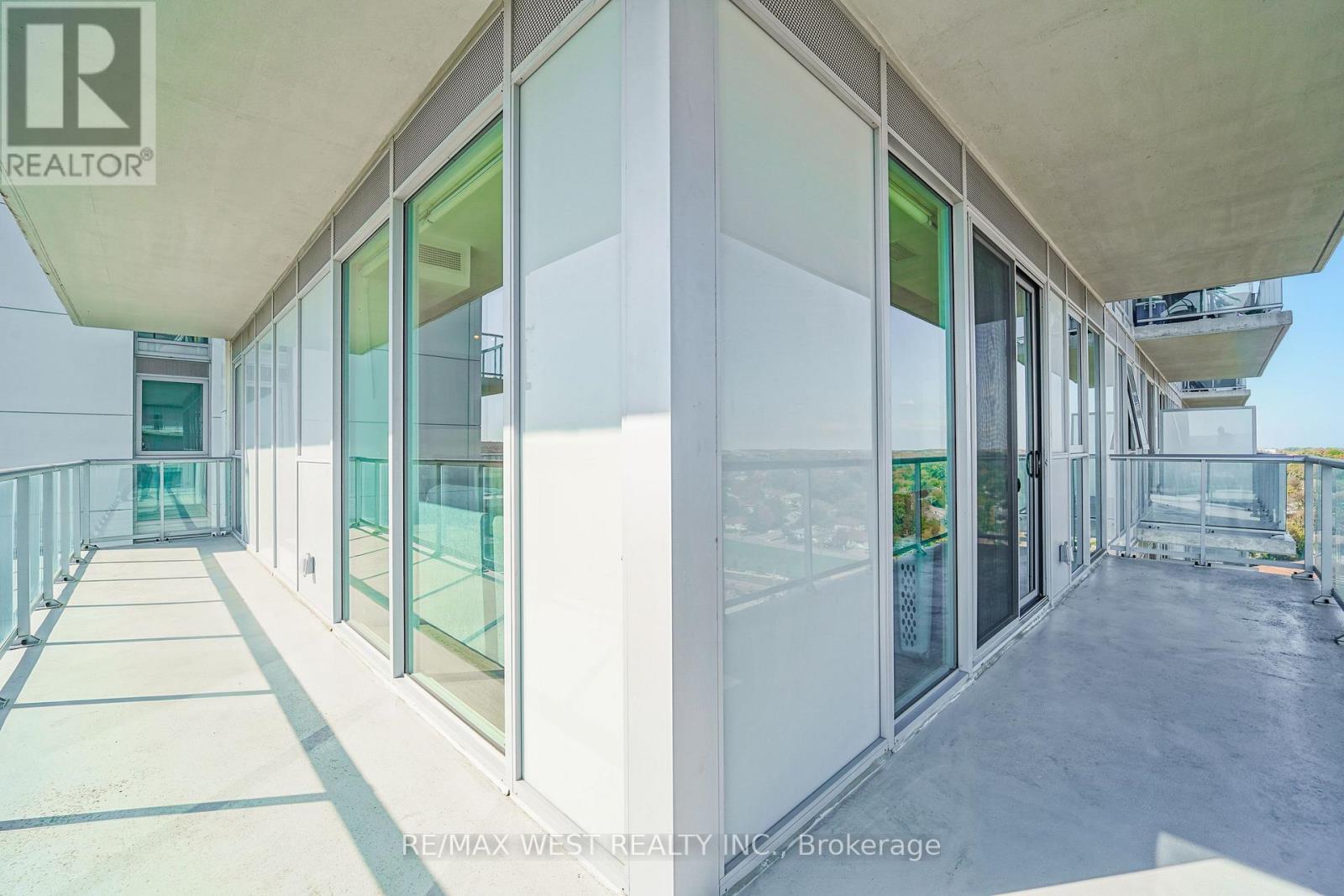 1103- 185 Deerfield Road, Newmarket, ON photo 8