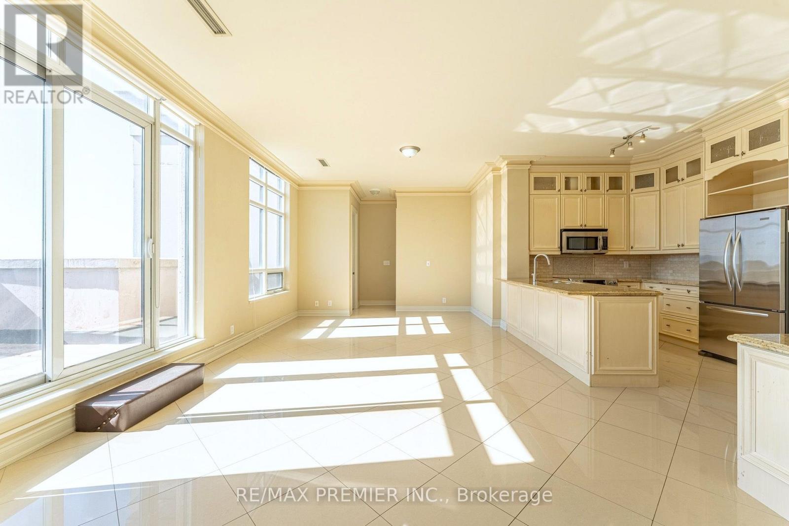 Listing photo of PH04 - 9235 JANE STREET