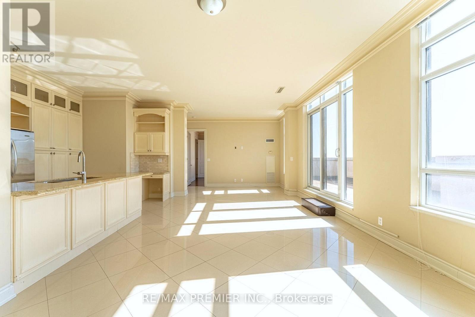 9235 Jane Street — photo 7