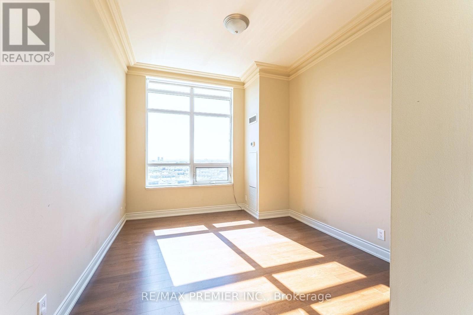 9235 Jane Street — photo 8