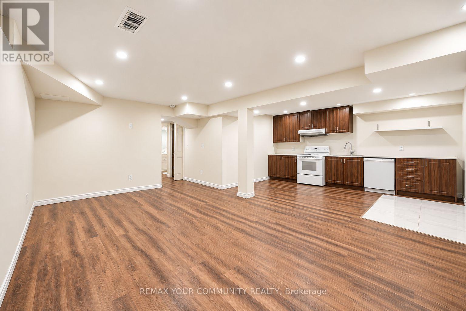 131 KILLINGTON Avenue, Vaughan, ON photo 35