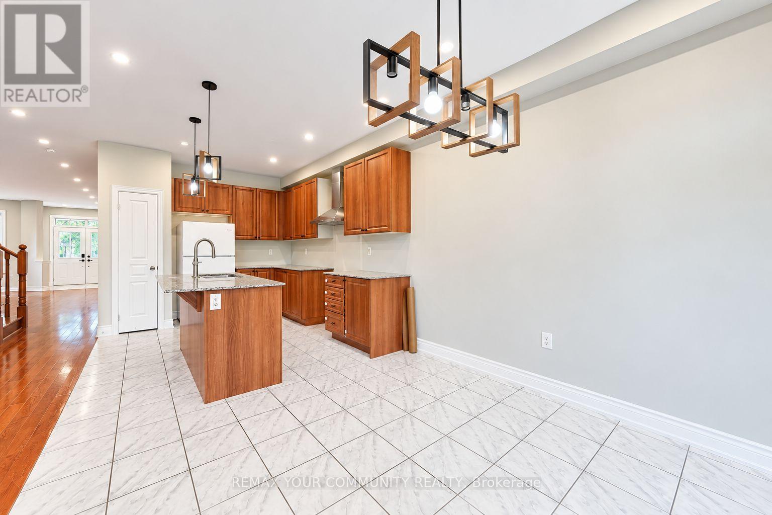 131 KILLINGTON Avenue, Vaughan, ON photo 9