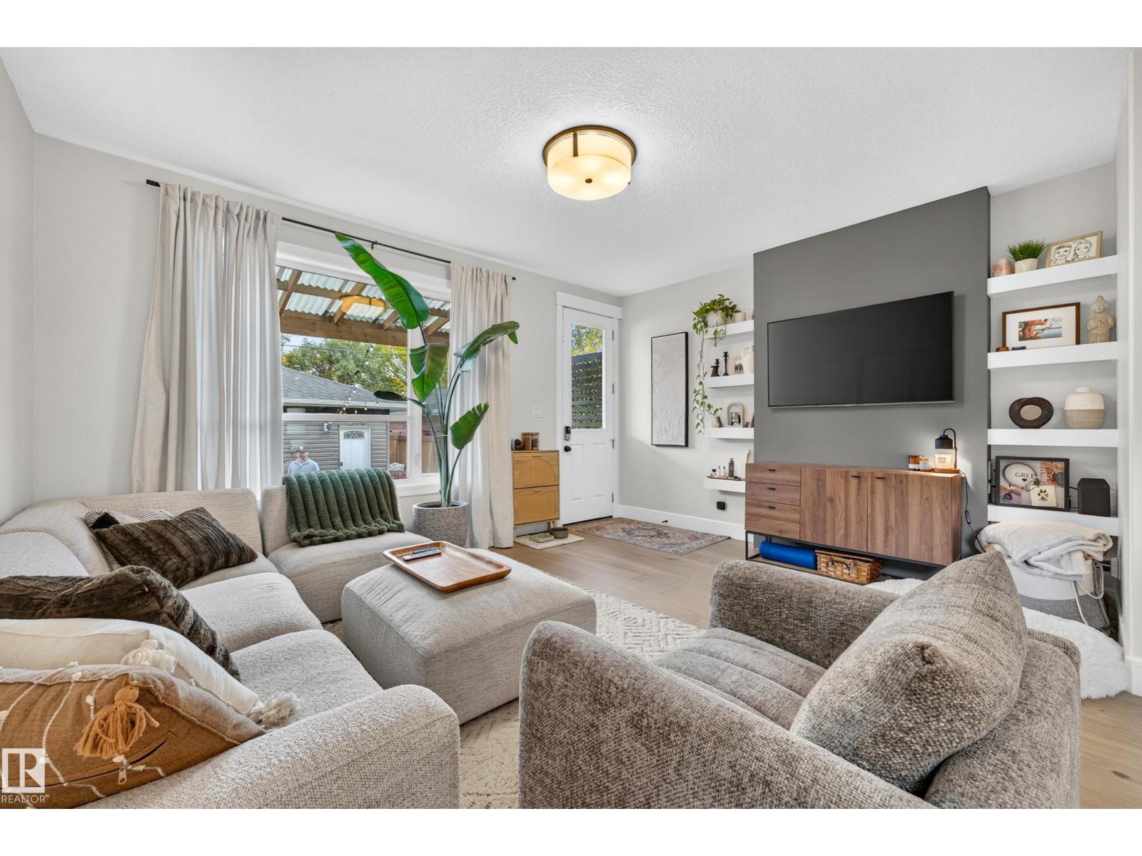 9320 71 AV NW - 17