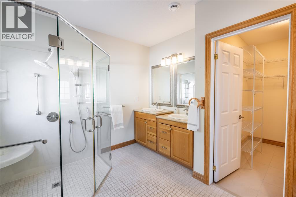 900 ST CLAIR PARKWAY - 16