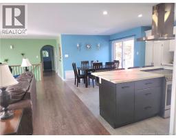 306 Veteran Street, photo 9