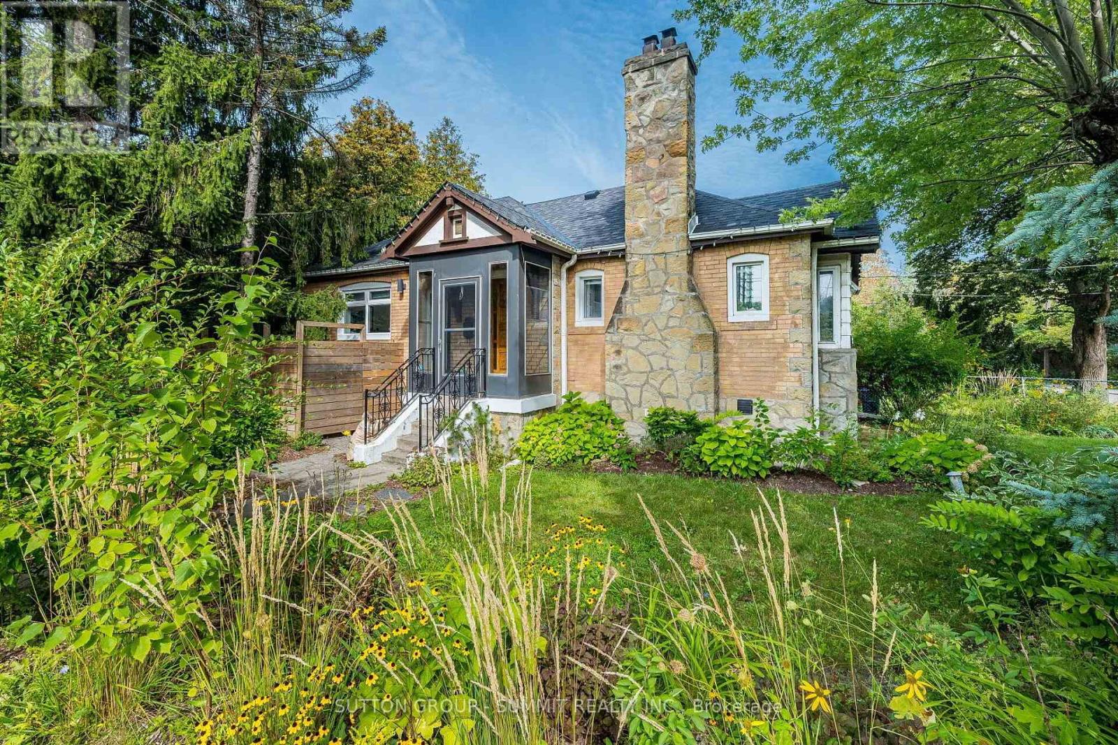 Photo of 32 ELLIS Avenue