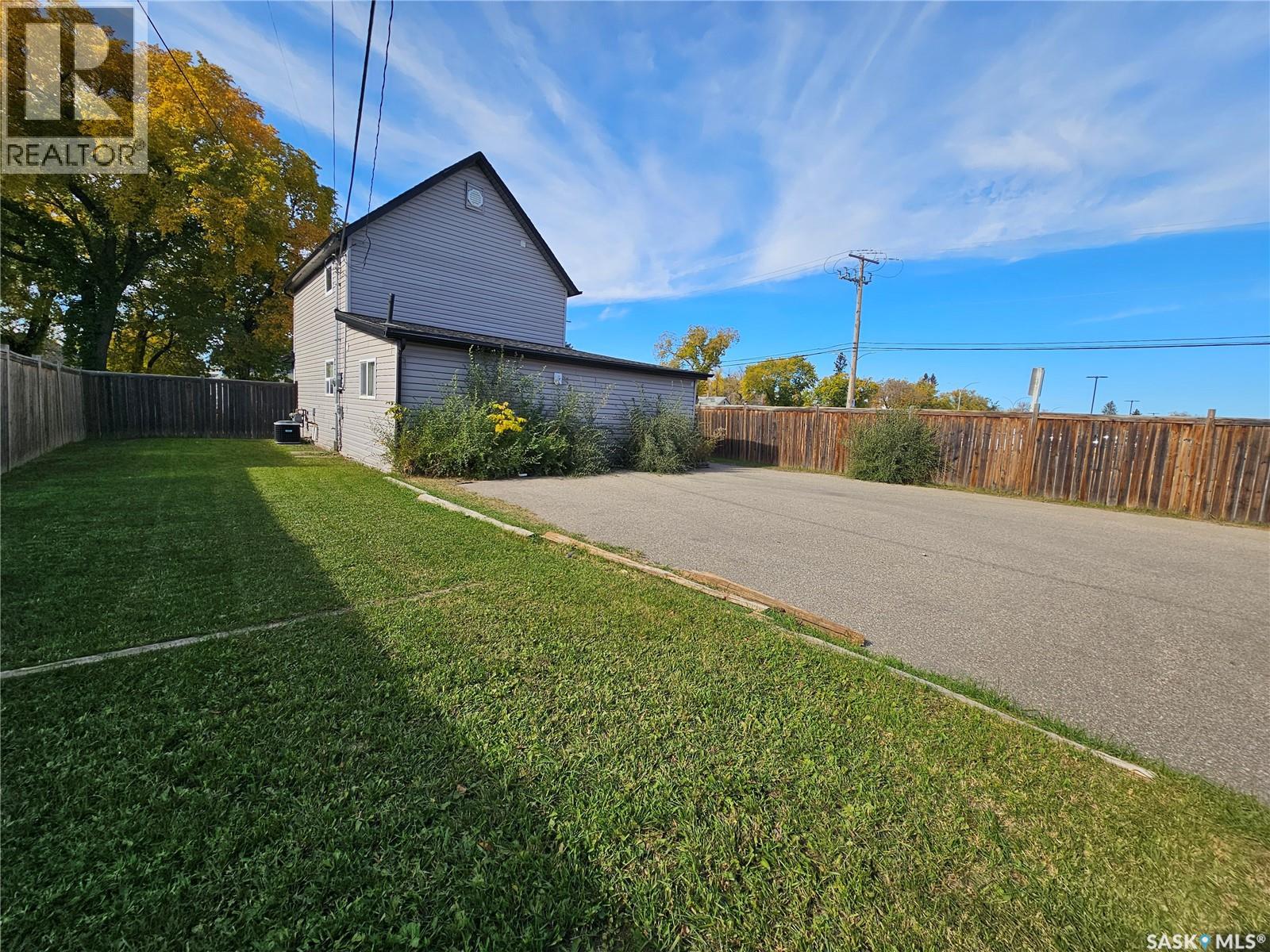 992 106th STREET, North Battleford — photo 16