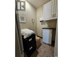 992 106th Street, North Battleford, SK S9A1W5 Photo 6