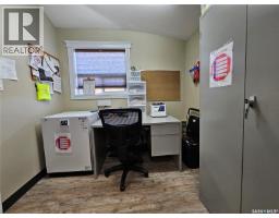 992 106th Street, North Battleford, SK S9A1W5 Photo 9
