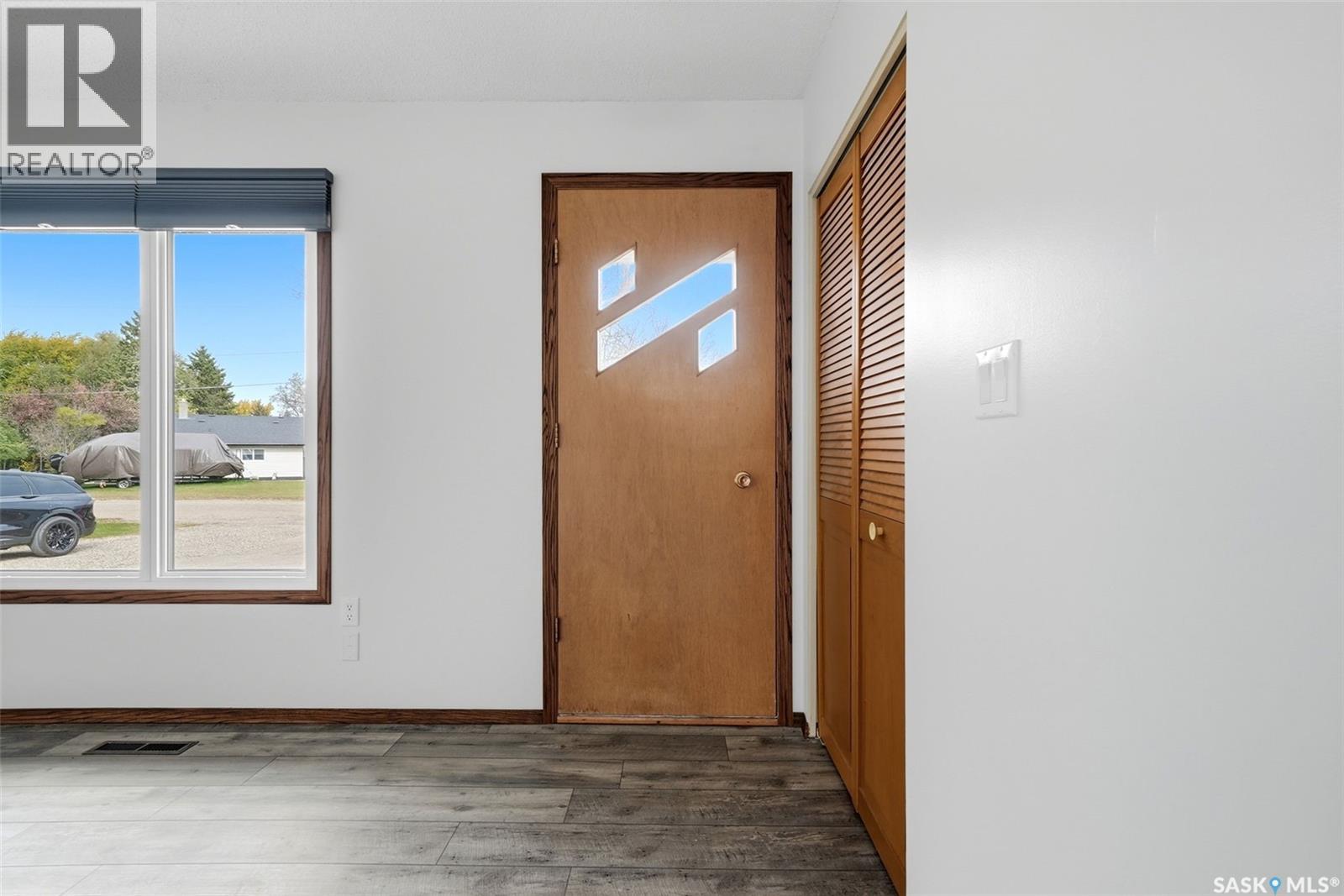 305 1st AVENUE NW, Ituna — photo 3