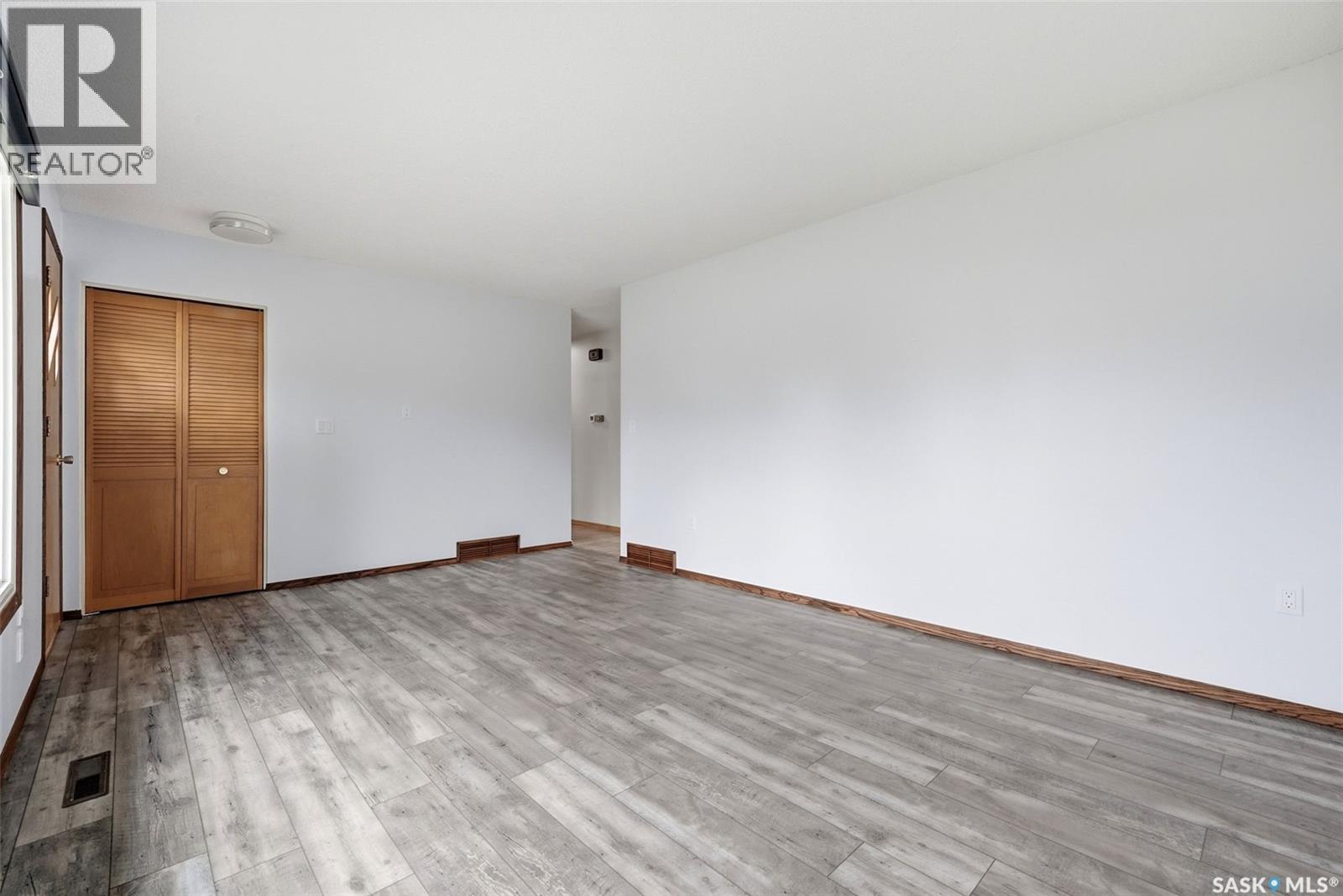 305 1st AVENUE NW, Ituna — photo 6