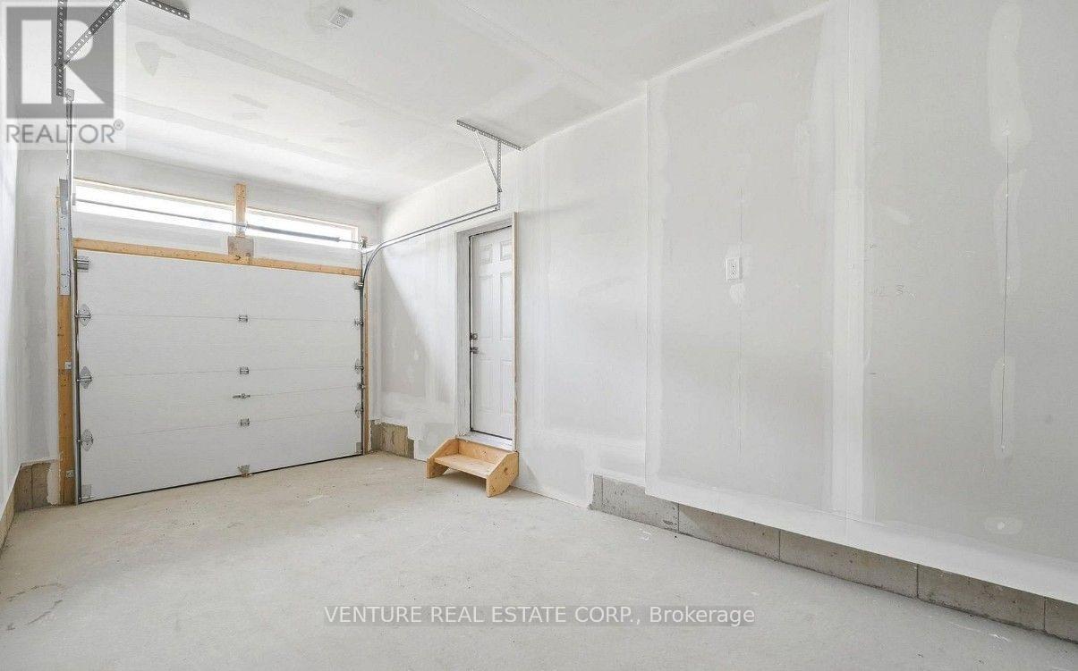 660 Colborne Street West — photo 22