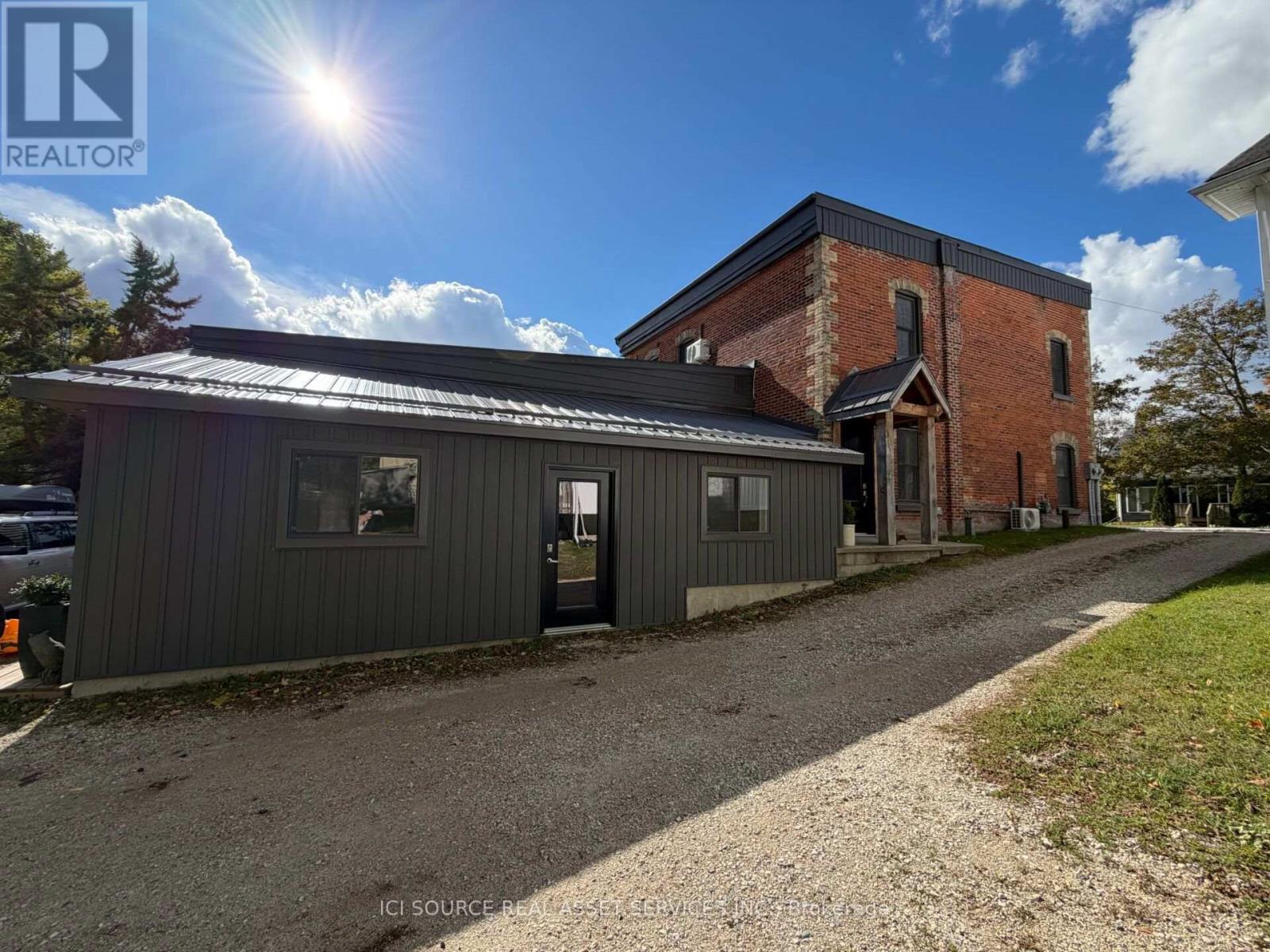 27 ARTHUR STREET W - 2