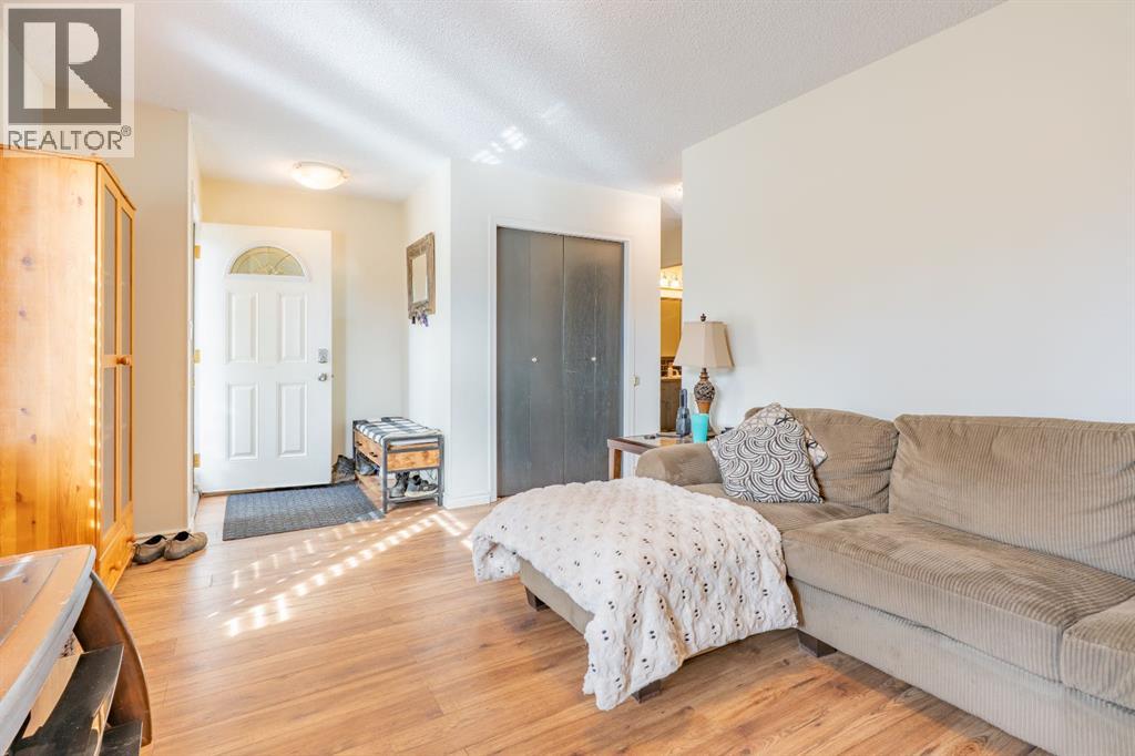 5 Stapeford Crescent SE - 6
