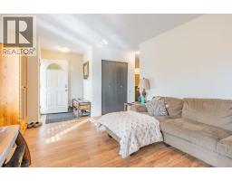 Living room - 5 Stapeford Crescent Se, Medicine Hat, AB T1B3Z1 Photo 6