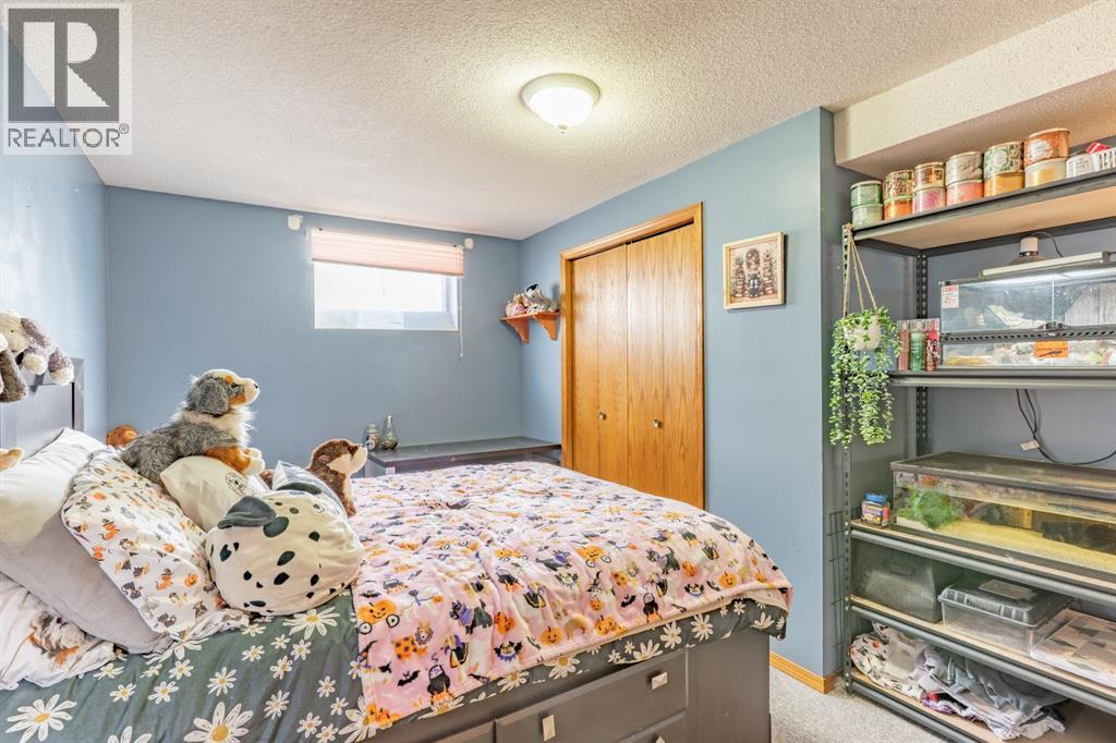 5 Stapeford Crescent SE - 24