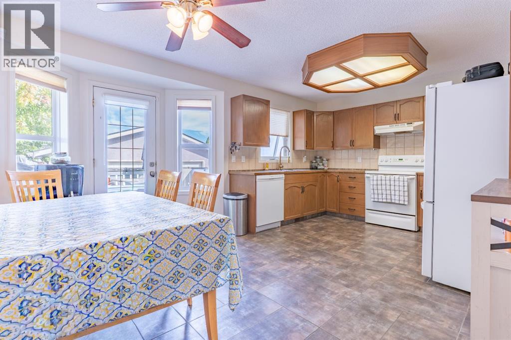 5 Stapeford Crescent SE - 8