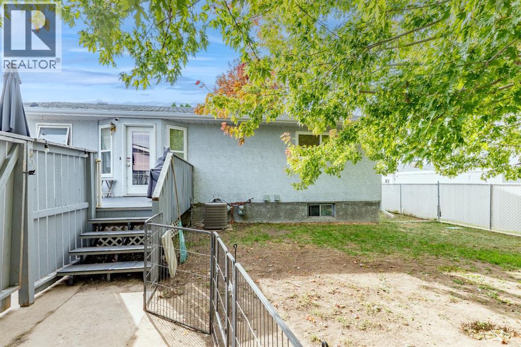 5 Stapeford Crescent SE - 34