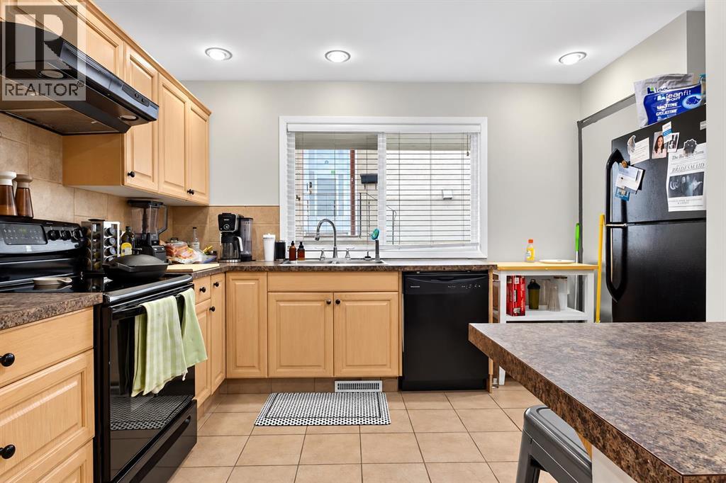 948 31 Avenue NW - 10