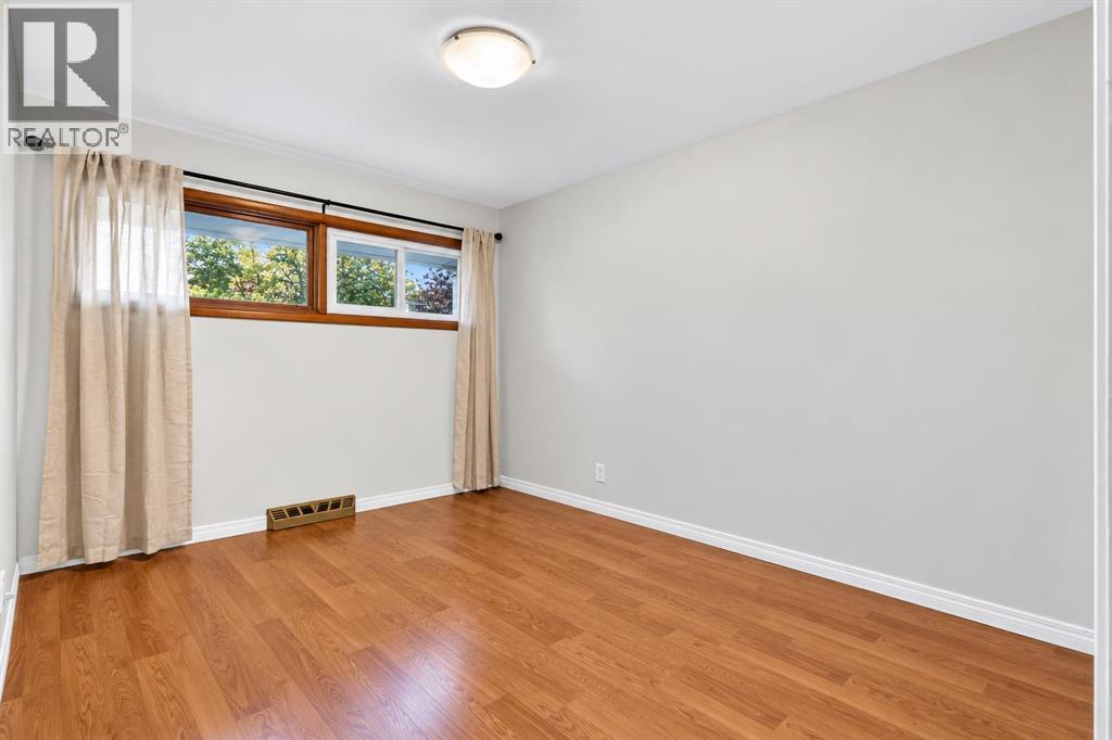948 31 Avenue NW - 38