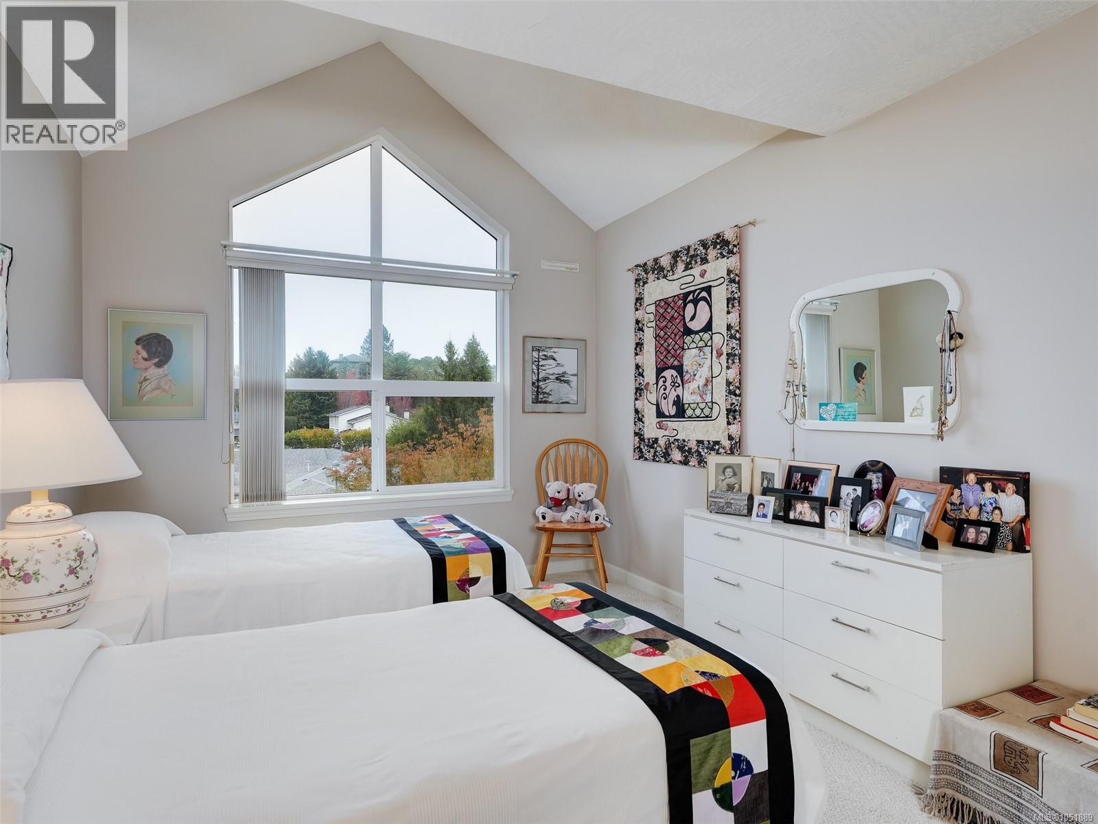 316 1485 Garnet Road, Saanich