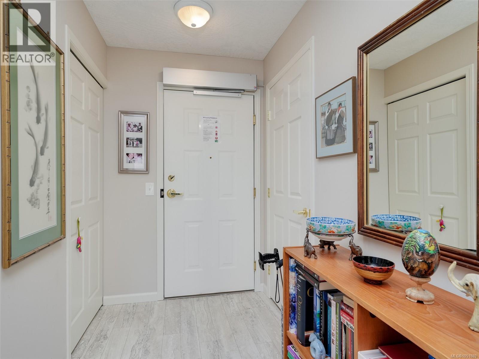 316 1485 Garnet Road, Saanich