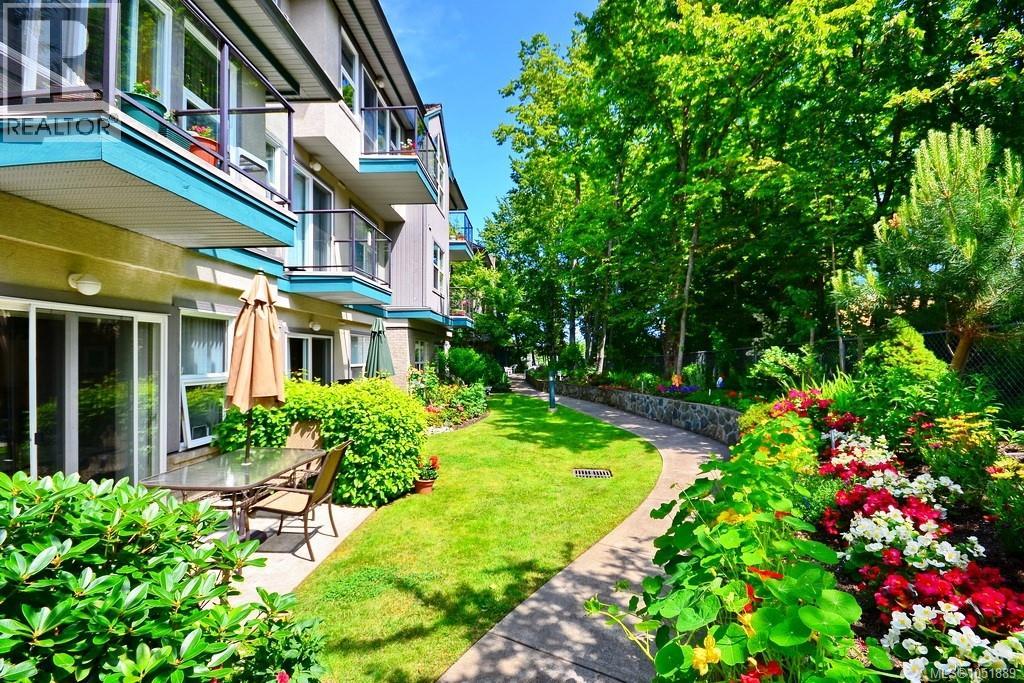 316 1485 Garnet Road, Saanich