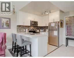 Primary Bedroom - 316 1485 Garnet Rd, Saanich, BC V8P5T5 Photo 8