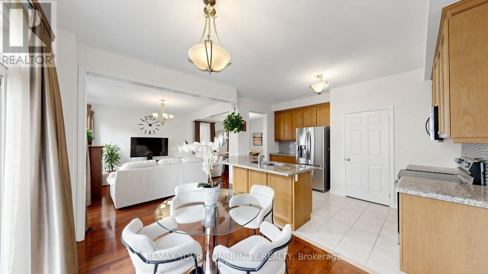 6 Homerton Avenue, Richmond Hill, ON photo 15