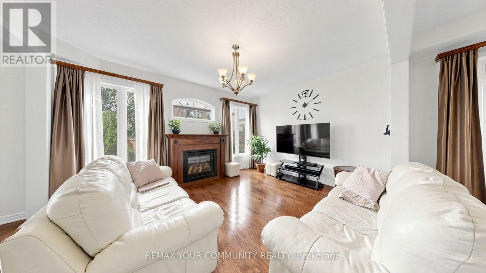 6 Homerton Avenue, Richmond Hill, ON photo 5