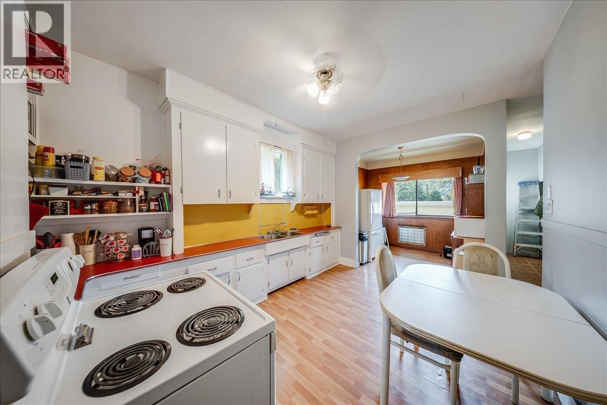 1396 Second Avenue, Trail