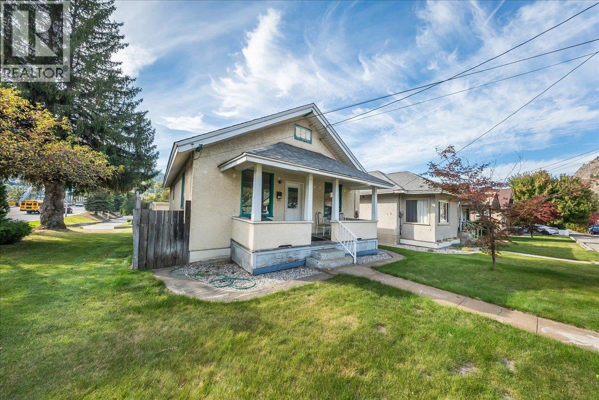 1396 Second Avenue, Trail
