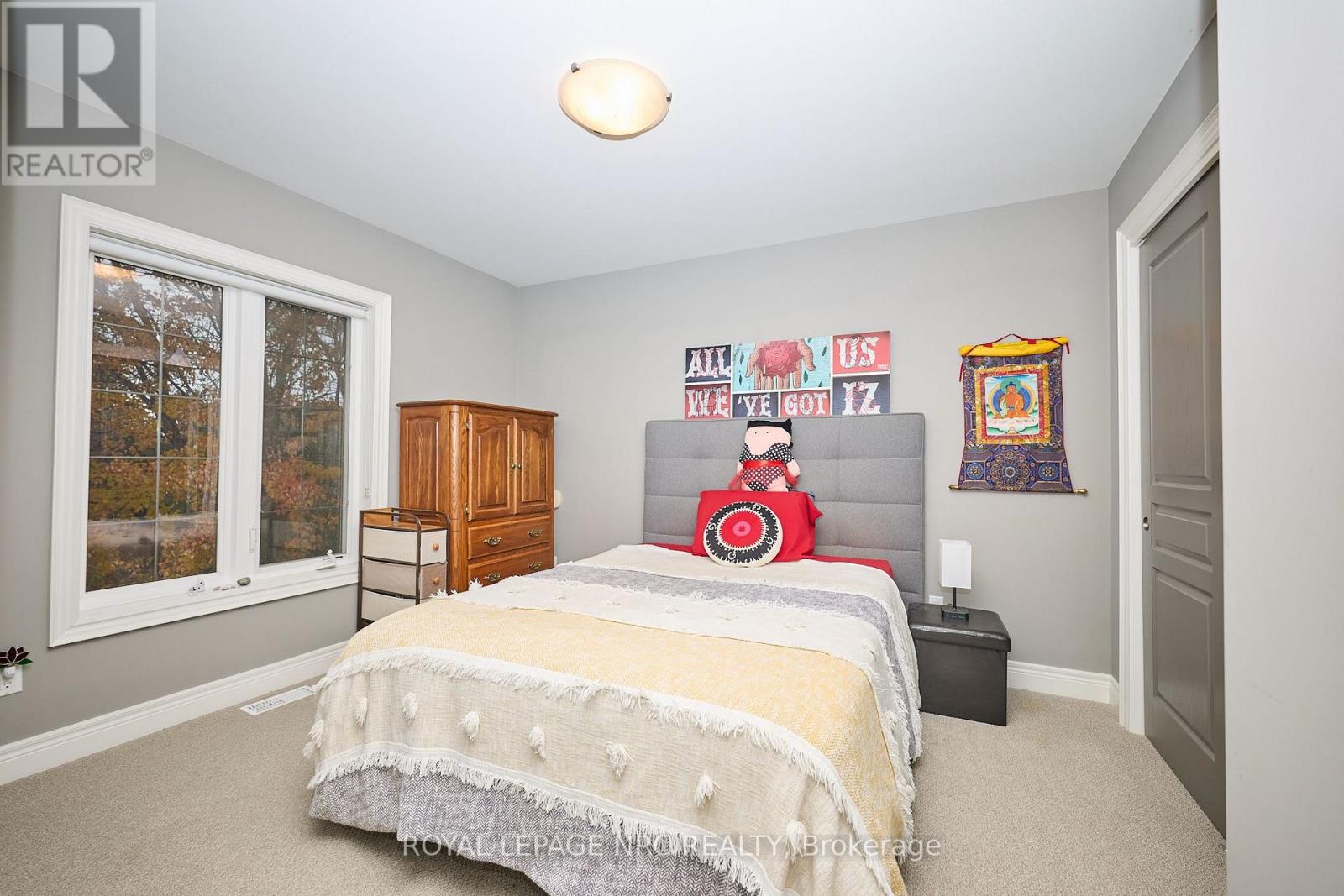 608 Simcoe Street — photo 13