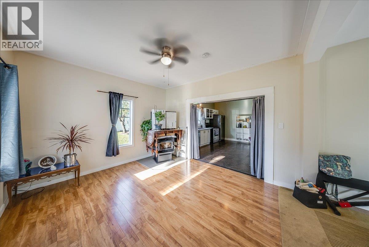514 Davies Avenue, Salmo